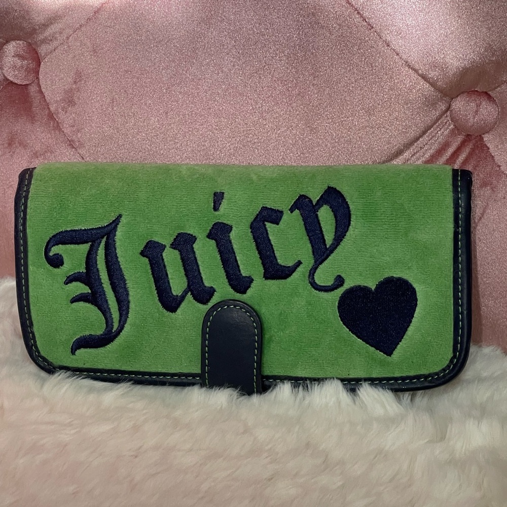 Juicy Couture Cosmetic bag w/ Brushes